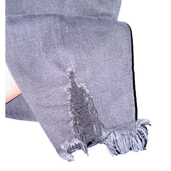 Stylish Black Distressed Women Jeans - Picture 10 of 12